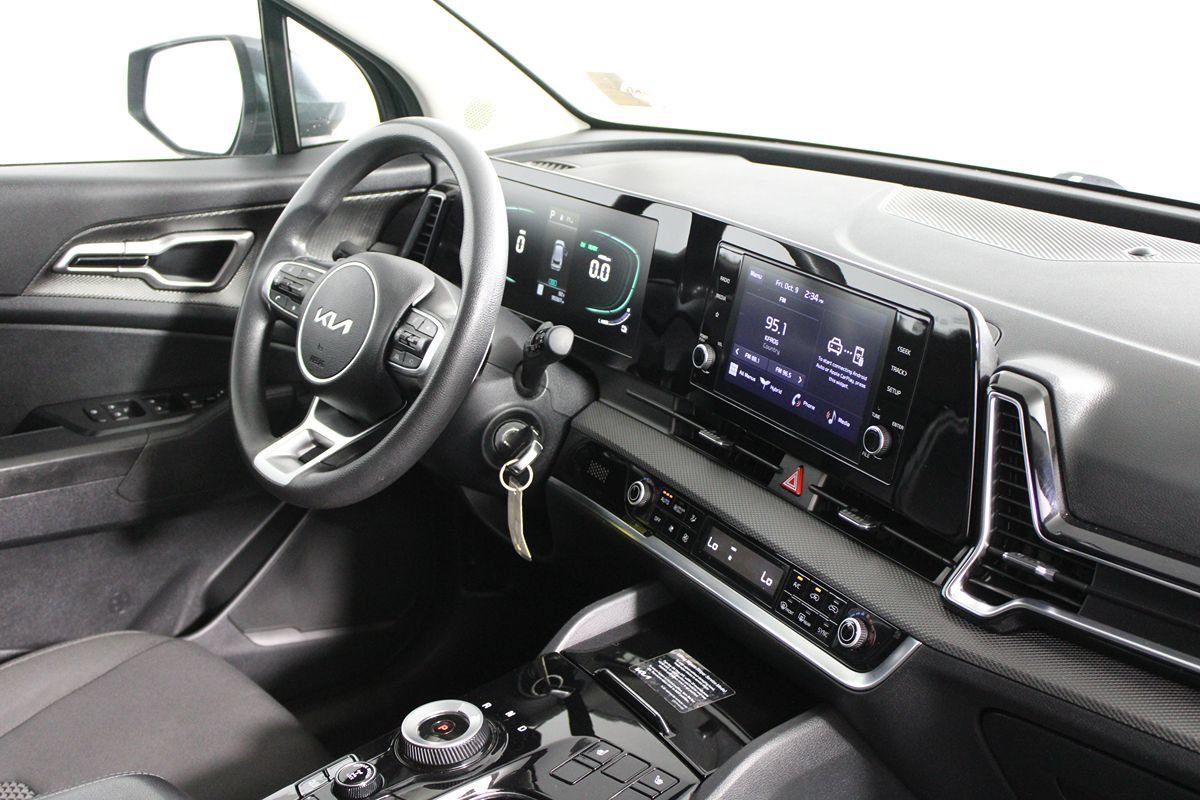 Used 2023 Kia Sportage LX AWD/4WD image 9