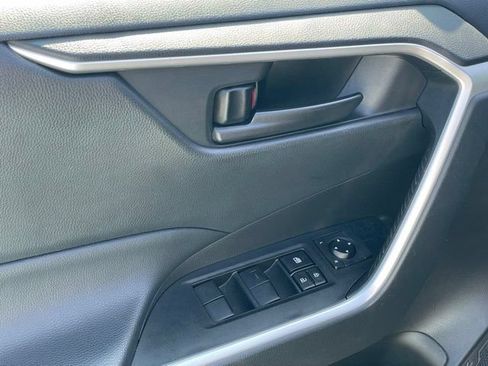Used 2022 Toyota RAV4 LE FWD image 8