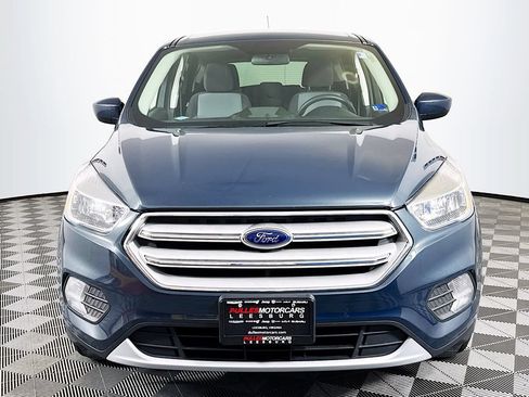 Used 2019 Ford Escape SE FWD image 2