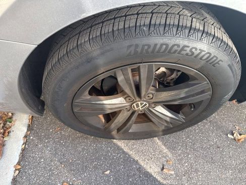 Used 2023 Volkswagen Jetta SE w/ Panoramic Sunroof Package image 11