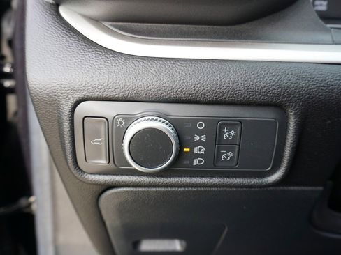 Used 2022 Ford Explorer XLT image 19