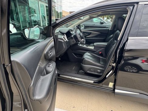 Used 2017 Nissan Murano Platinum w/ Platinum Technology Package FWD image 2