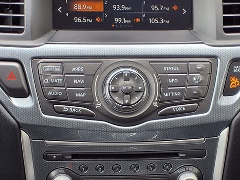Used 2017 Nissan Pathfinder SL w/ SL Premium Package AWD/4WD image 18