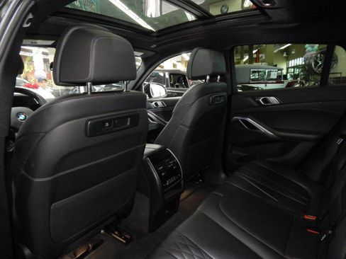 Used 2023 BMW X6 xDrive40i w/ M Sport Package image 38