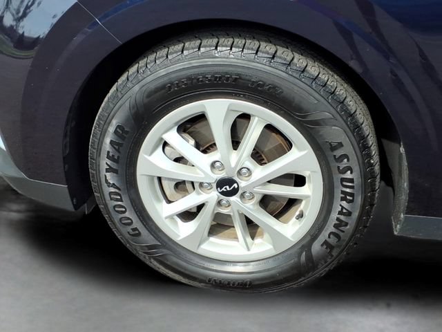 Used 2024 Kia Carnival LX FWD image 19