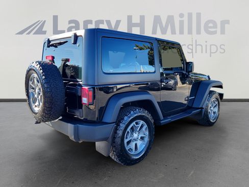 Used 2017 Jeep Wrangler Rubicon w/ Power Convenience Group image 5