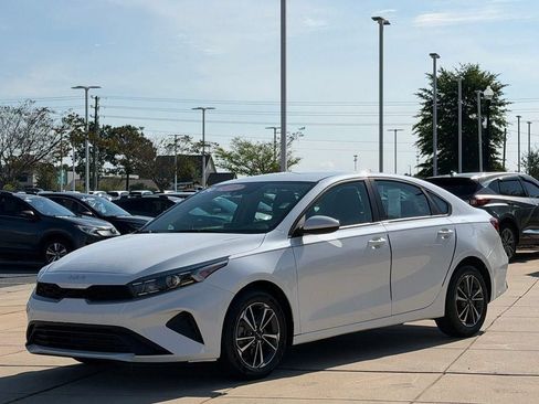 Used 2024 Kia Forte LXS FWD image 7