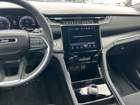 Used 2024 Jeep Grand Cherokee Laredo X image 20