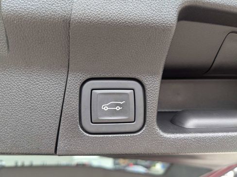 Used 2023 GMC Acadia SLT AWD/4WD image 14