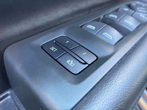 Used 2022 GMC Yukon SLT w/ SLT Premium Package AWD/4WD image 24