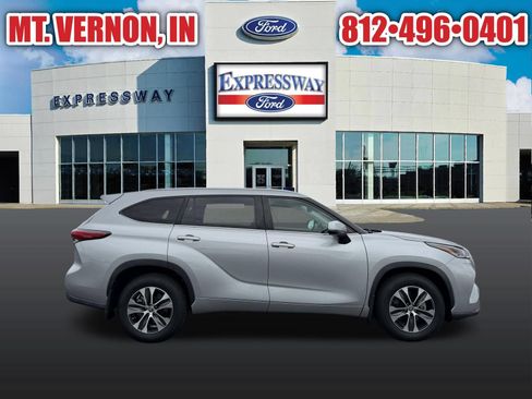 Used 2021 Toyota Highlander XLE AWD/4WD image 5