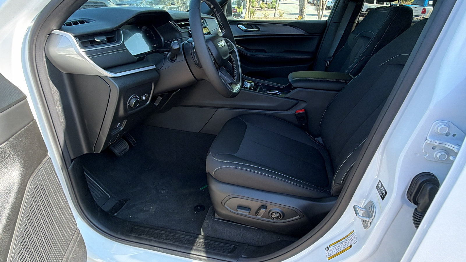 New 2027 Jeep Grand Cherokee Laredo RWD image 16
