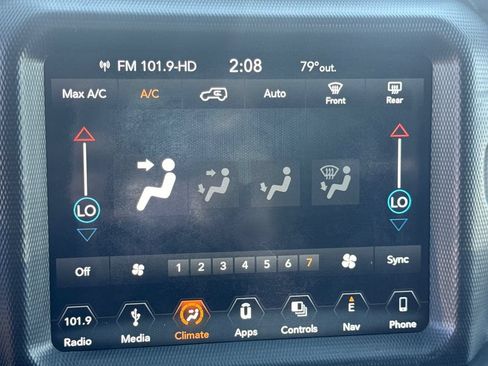 Used 2018 Jeep Wrangler Unlimited Sahara AWD/4WD image 40