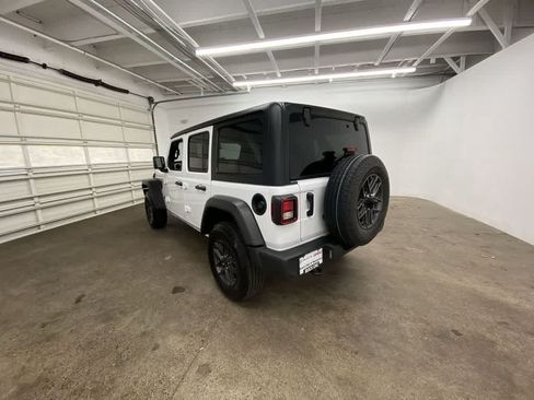 Used 2025 Jeep Wrangler Unlimited Sport AWD/4WD image 4