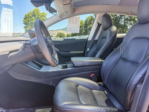 Used 2021 Tesla Model Y Long Range AWD/4WD image 18