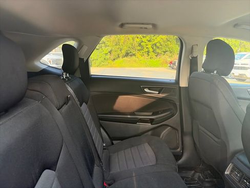Used 2018 Ford Edge SE FWD image 12