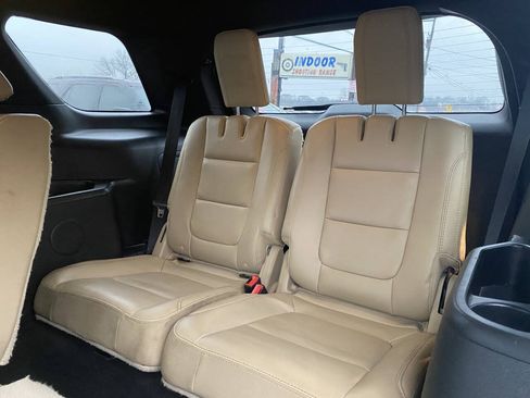 Used 2017 Ford Explorer XLT w/ Equipment Group 202A AWD/4WD image 20
