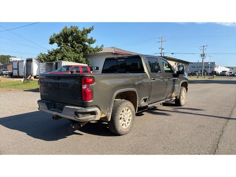 Used 2022 Chevrolet Silverado 2500 LT w/ Convenience Package AWD/4WD image 3