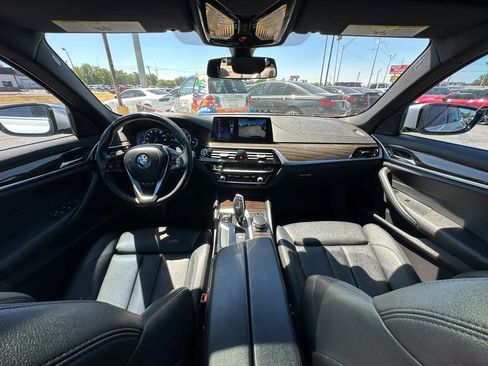 Used 2018 BMW 530i xDrive AWD/4WD image 2