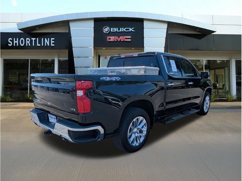 Used 2021 Chevrolet Silverado 1500 LTZ AWD/4WD image 3