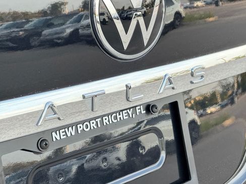 Used 2023 Volkswagen Atlas Cross Sport SE FWD image 19