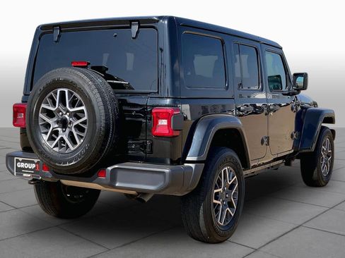 Used 2025 Jeep Wrangler Unlimited Sahara AWD/4WD image 13