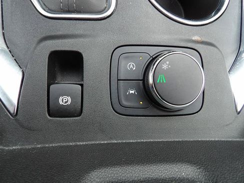 Used 2022 Chevrolet Traverse LT w/ LT Premium Package FWD image 28
