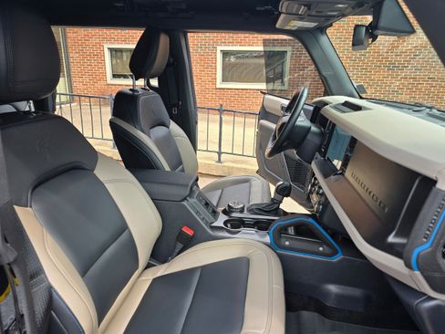Used 2023 Ford Bronco Wildtrak AWD/4WD image 12