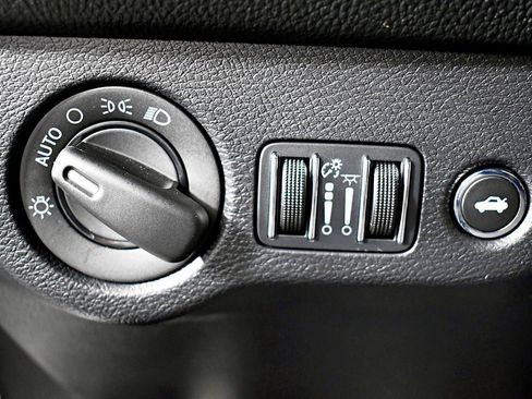 Used 2015 Dodge Challenger SRT Hellcat image 21