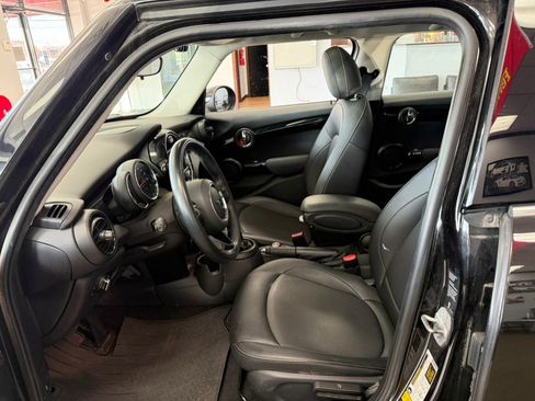 Used 2019 MINI Cooper 4-Door Hardtop FWD image 16