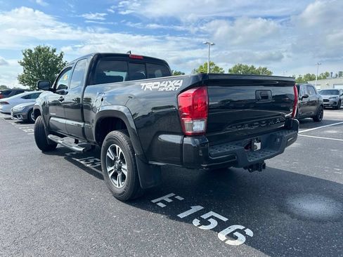 Used 2016 Toyota Tacoma TRD Sport w/ Premium & Technology Package AWD/4WD image 10