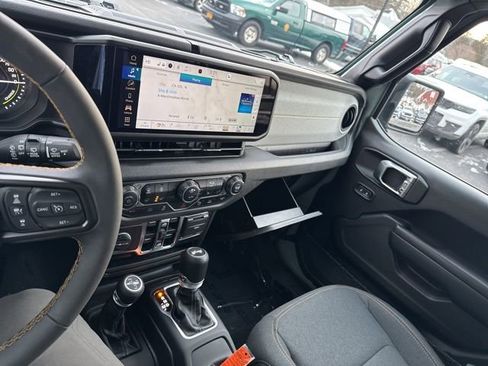 Used 2024 Jeep Wrangler Unlimited w/ Convenience Group image 25