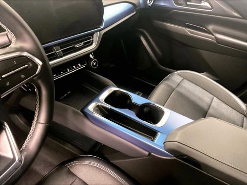 Used 2025 Chevrolet Equinox EV LT w/ Convenience Package image 20