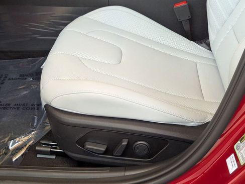 New 2025 Hyundai Elantra Limited image 16