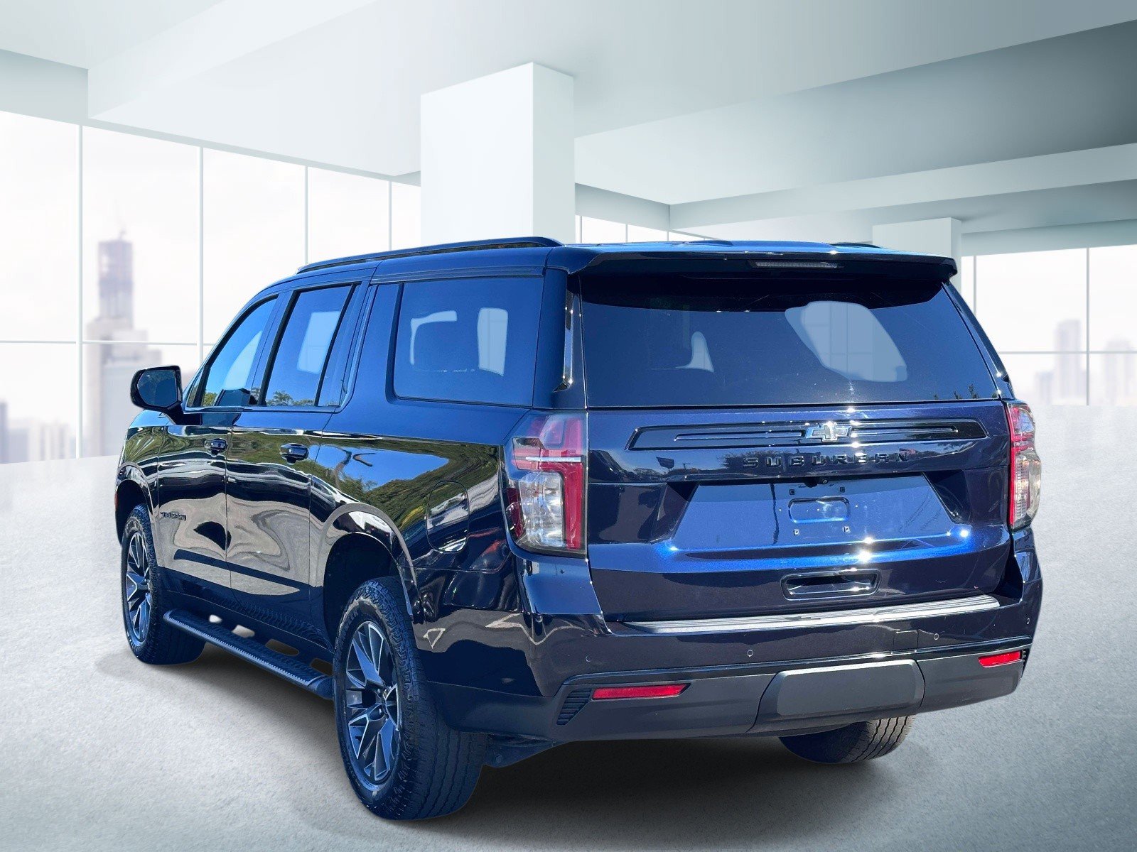 Used 2024 Chevrolet Suburban Z71 w/ Luxury Package AWD/4WD image 3