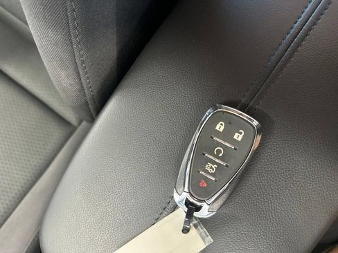 Used 2017 Chevrolet Malibu LT FWD image 33