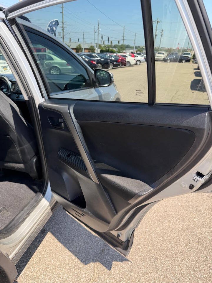 Used 2013 Toyota RAV4 XLE AWD/4WD image 25