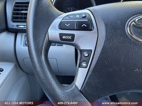 Used 2013 Toyota Highlander Plus AWD/4WD image 19
