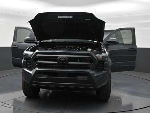 Used 2024 Toyota Tacoma SR5 RWD image 33