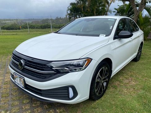 Used 2024 Volkswagen Jetta Sport image 3