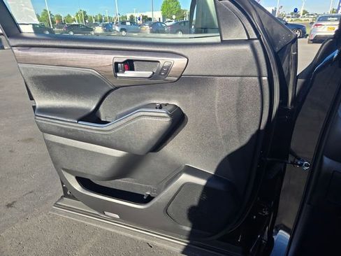 Used 2023 Toyota Highlander Platinum image 20