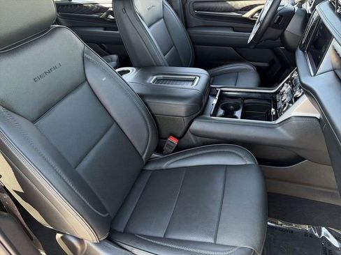 Used 2024 GMC Yukon XL Denali w/ Advanced Technology Package image 11