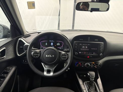 Used 2024 Kia Soul LX w/ Option Group 015 FWD image 21