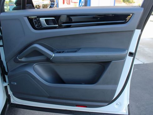 Used 2019 Porsche Cayenne image 52