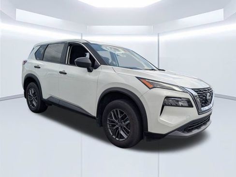 Used 2023 Nissan Rogue S FWD image 2