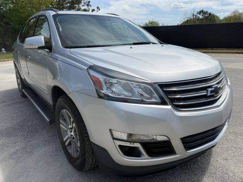 Used 2017 Chevrolet Traverse LT FWD image 7
