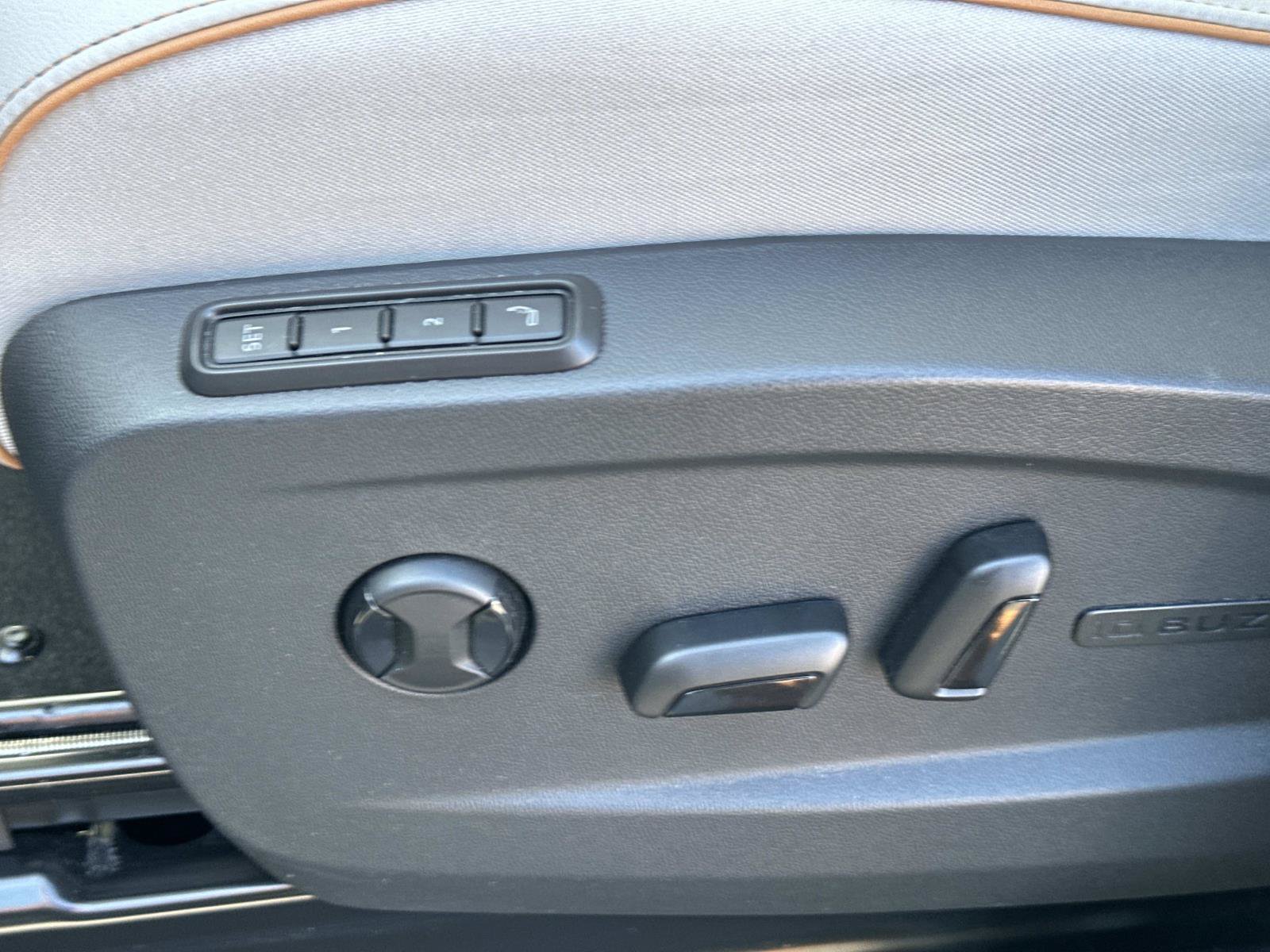 Certified 2025 Volkswagen ID. Buzz 1st Edition RWD image 23