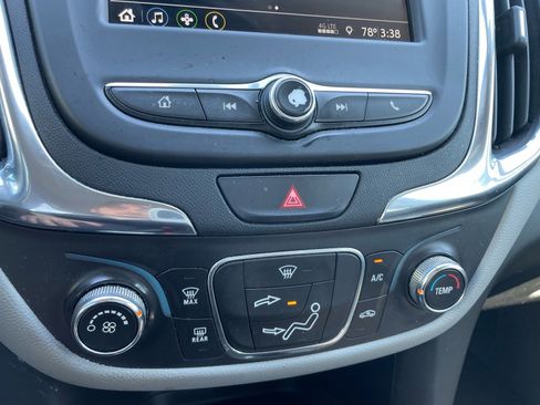 Used 2019 Chevrolet Equinox LS w/ LS Convenience Package image 10