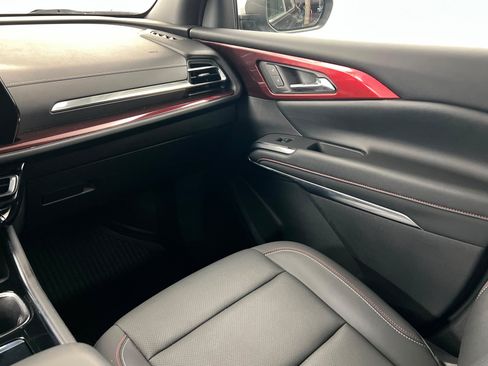 Used 2025 Chevrolet Traverse Z71 w/ LPO, Floor Liner Package AWD/4WD image 11