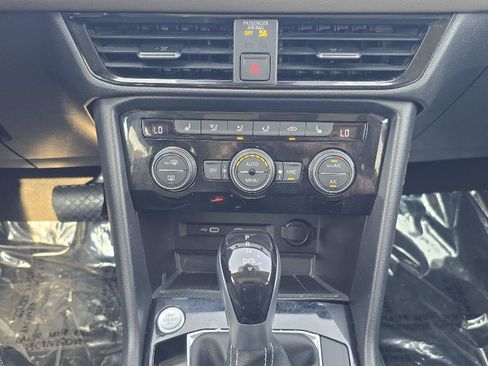 Certified 2023 Volkswagen Taos SEL AWD/4WD image 13